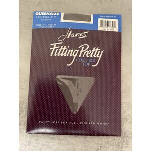 VTG Hanes Fitting Pretty Queen 2X Pantyhose Town Taupe Ultra Sheer Sandlefoot NI